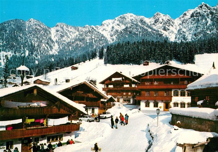 Alpbach Dorfplatz mit Gratlspitze