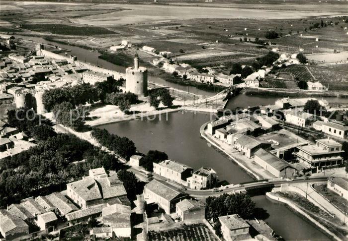 Aigues-Mortes Gard Vue sur le Bassin et la Tour Constance