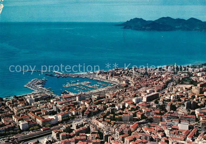 Cannes Alpes-Maritimes et son port Vue aerienne Au loin la Cha
