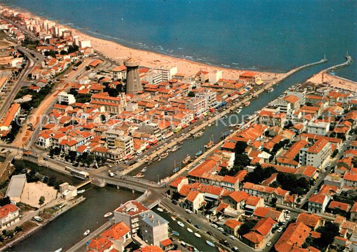 Palavas-les-Flots Herault Vue aerienne sur le centre de la station balneaire