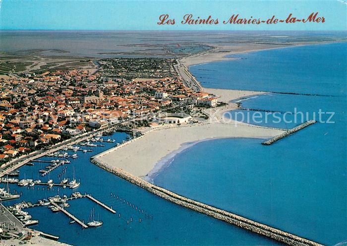 Les Saintes-Maries-de-la-Mer Vue aerienne le Port et le village