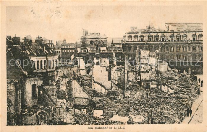 Lille Nord Am zerstoerten Bahnhof