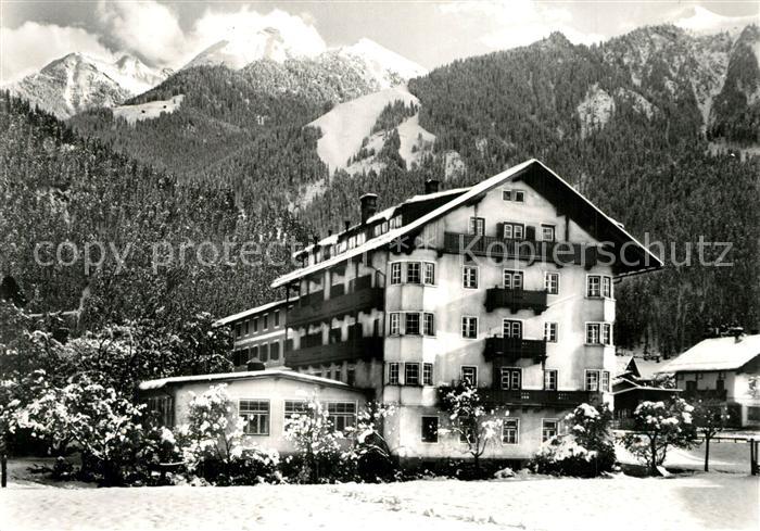 Mayrhofen Zillertal Hotel Geisler Strass mit Ahornspitze