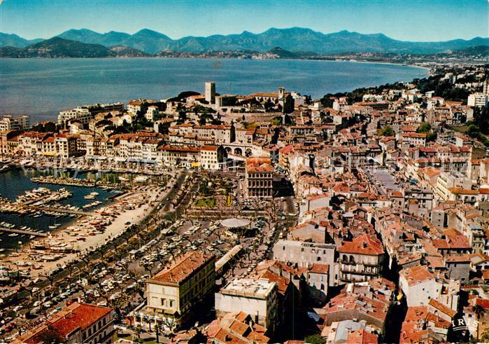 Cannes Alpes-Maritimes Vue generale aerienne Le Suquet le port Arriere plan les