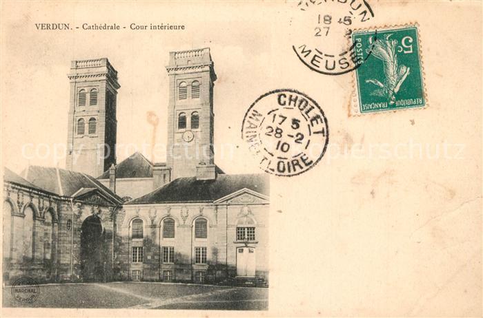 Verdun Meuse Cathedrale cour intérieure