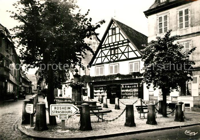Barr Bas-Rhin Place de Pommes de terre et fontaine Kartoffelmarkt Brunnen