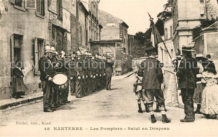 Nanterre Les Pompiers Salut au Drapeau