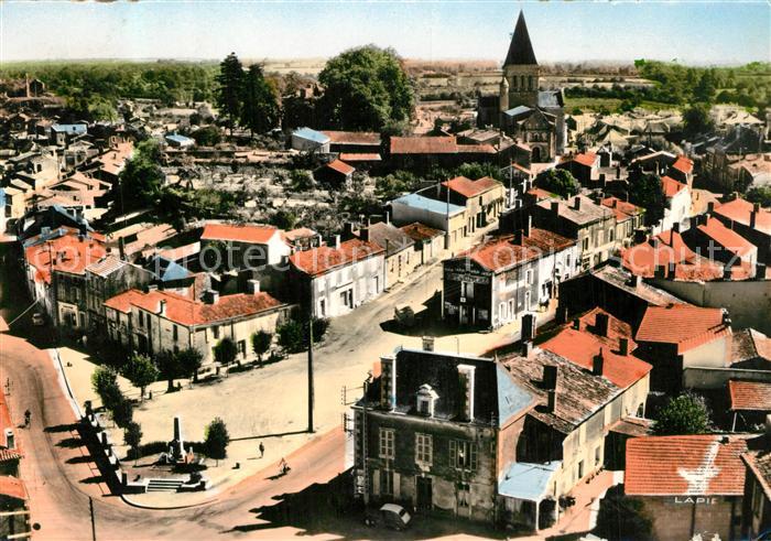 Mareuil-sur-Lay-Dissais Place du Monument aux Morts