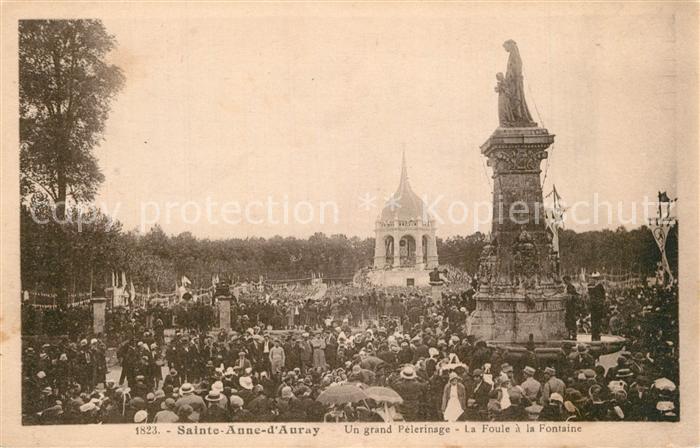 Sainte-Anne-d Auray Un grand Pelerinage La Foule a la Fontaine