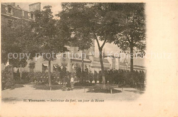Vincennes Interieur du fort un jour de Revue