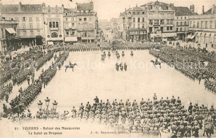 Poitiers 86 Retour des Manoevres Le Salut au Drapeau