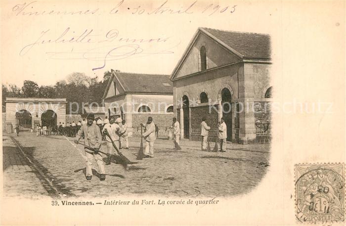 Vincennes Interieur du Fort La corvee de quartier