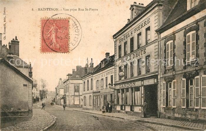 Maintenon Vue prise Rue St Pierre