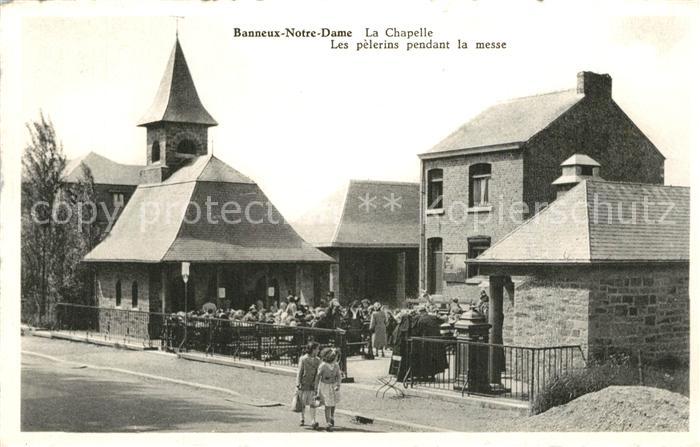 Banneux La Chapelle Les pelerins pendant la messe