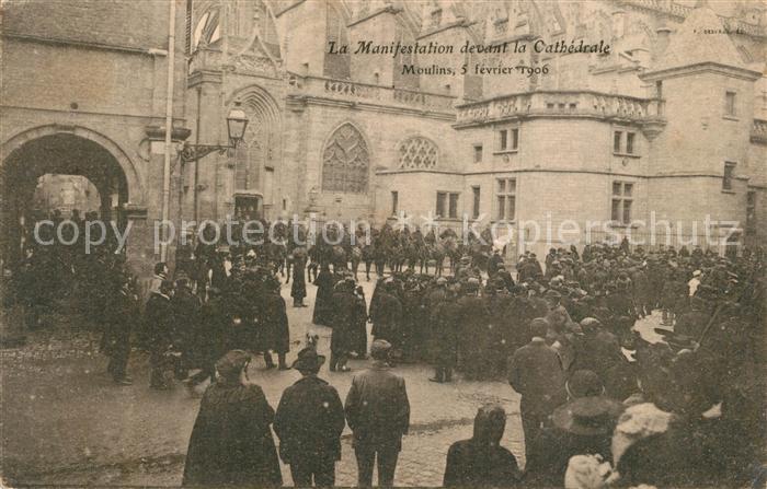 Moulins Allier La Manifestation devant la Cathedrale