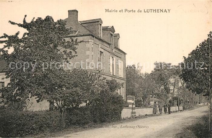 Luthenay-Uxeloup Mairie et Porte