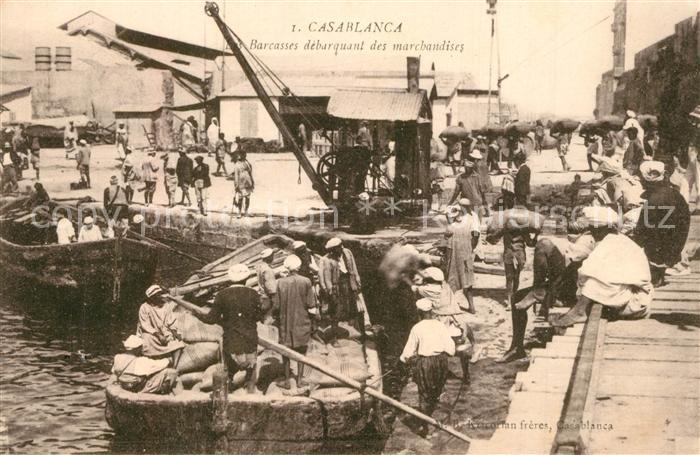 Casablanca Les Barcasses debarquant des marchandises