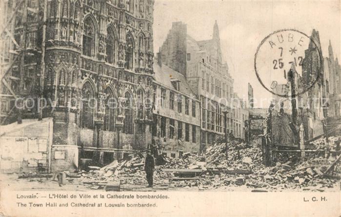 Louvain Flandre Hôtel de Ville et la Cathedrale bombard