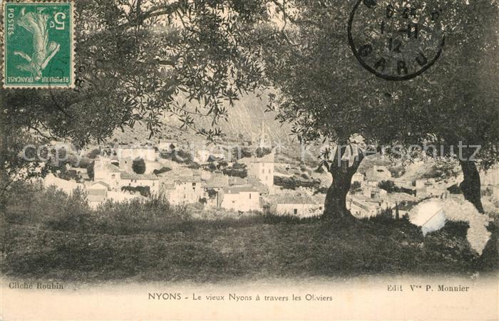 Nyons Drome Le vieux Nyons a travers les Oliviers