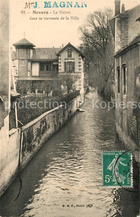 Nevers 58 La Nievre dans sa traversée de la ville