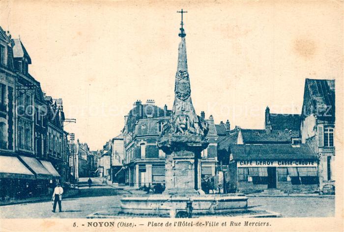 Noyon Oise Place de l Hôtel de Ville et Rue Merciers