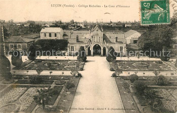 Lucon College Richelieu Cour d Honneur
