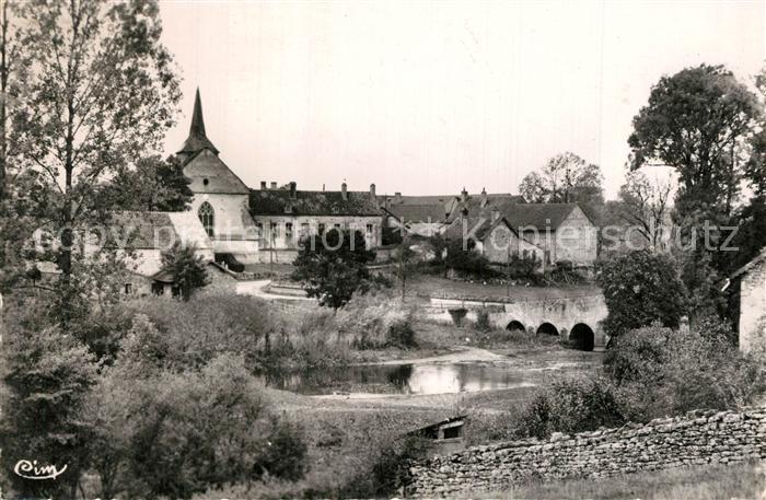 Vic-sous-Thil Eglise vu du Pont de Vic