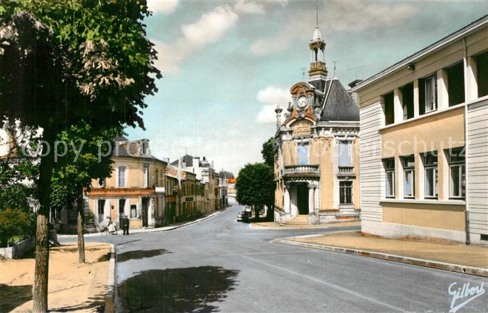 Jonzac Carrefour de la Caisse d’epargne et Nouvelles Ecoles