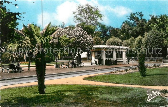 Saint-Jean-d Angely Un Coin du Jardin Public la Gare routiere