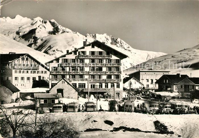 Les Deux Alpes Alpe de Venosc les Hotels dans le fond