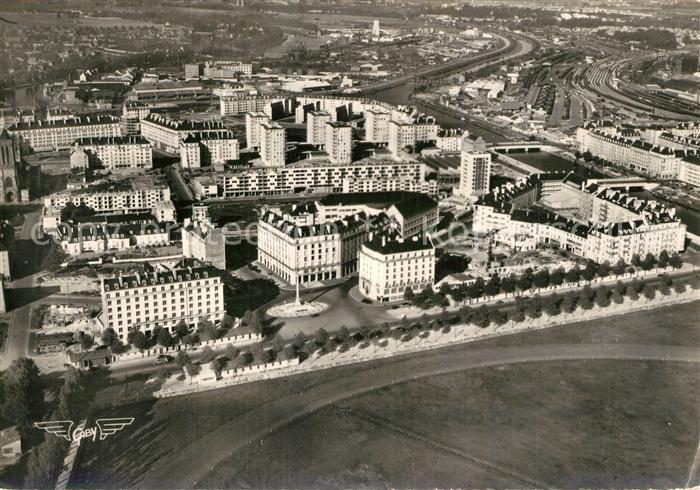 Caen La Prairie Le Monument aux Morts et l’Orne Vue aerienne