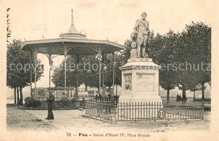 Pau 64 Statue d Henri IV Place Royale