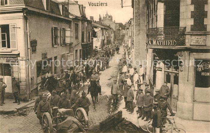 Vouziers Soldatenaufmarsch