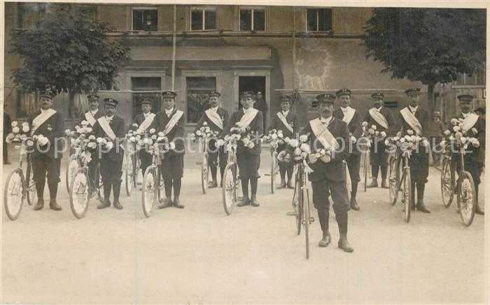 Furtwangen Gruppenfoto Soldaten auf Fahrr?dern