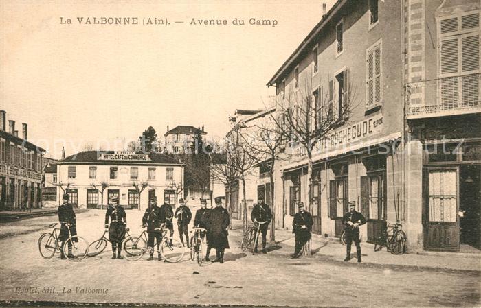 La Valbonne Avenue du Camp Soldaten mit Fahrrad