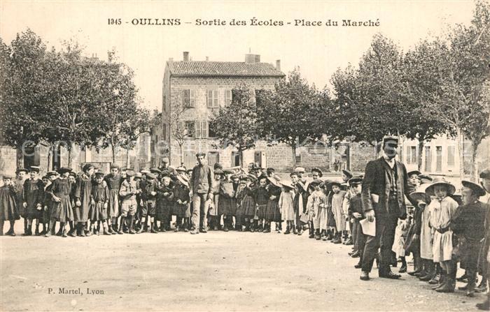 Oullins Sortie des Ecoles Place du Marche