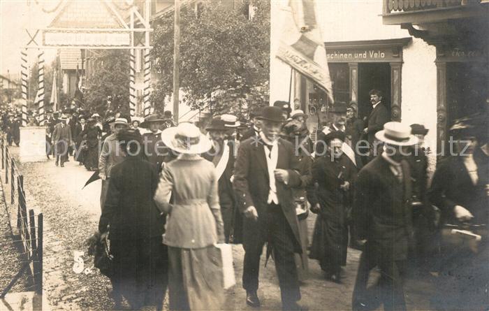 Basel BS Menschen beim Einkaufen