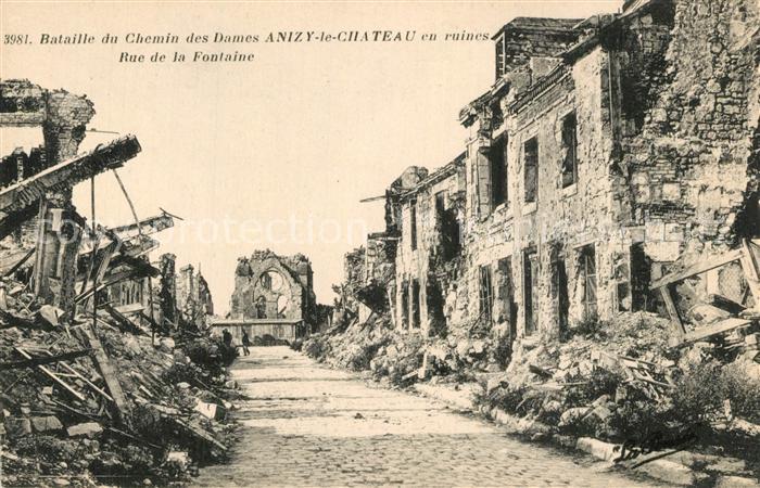 Anizy-le-Chateau Rue de la Fontaine en ruines Grandes Gu
