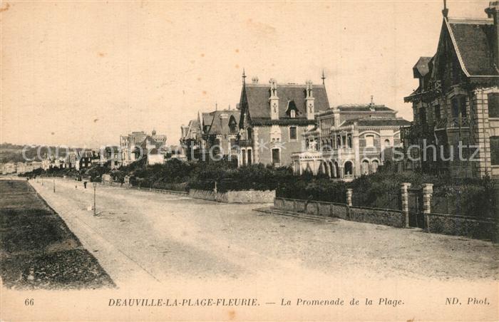 Deauville-sur-Mer La Promenade de la Plage