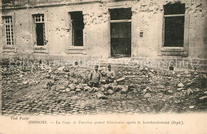Soissons Aisne La Cour de l’ancien grand Seminaire apres le bombardement