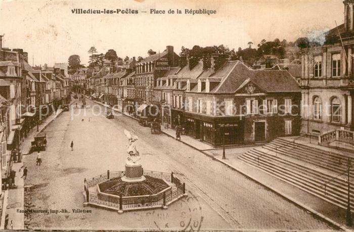 Villedieu-les-Poeles Place de la Republique