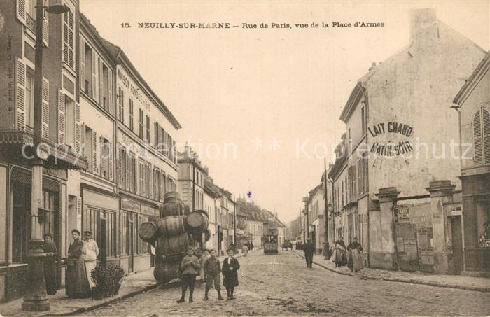 Neuilly-sur-Marne Rue de Paris vue de la Place d Armes