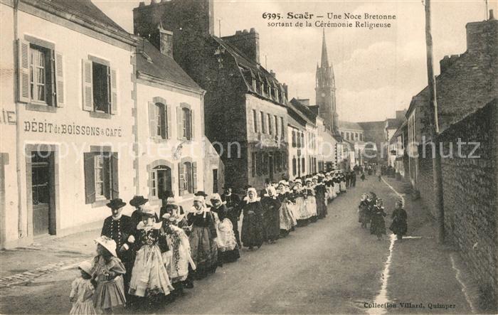 Scaer Une Noce Bretonne sortant de la Ceremonie Religieuse