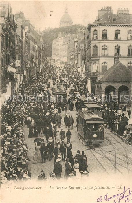 Boulogne-sur-Mer La Grande Rue un jour de procession