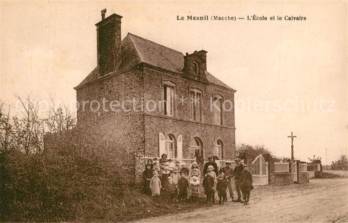 Le Mesnil Manche Ecole et le Calvaire