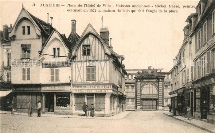 Auxerre Place de l’Hotel de Ville Maison anciennes Michel Masse