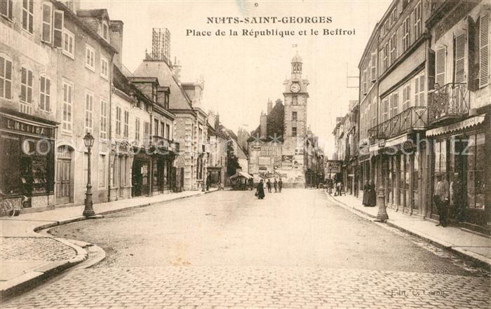 Nuits-Saint-Georges Place de la Republique et le Beffroi
