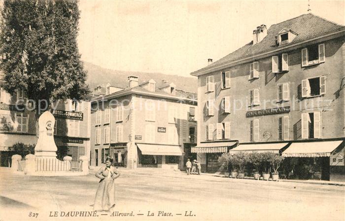 Allevard les Bains Isere La Place Monument