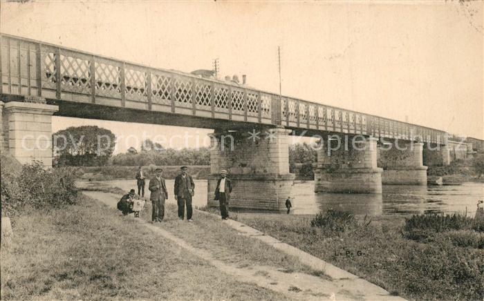 Saint-Cornier-des-Landes Eisenbahnbruecke