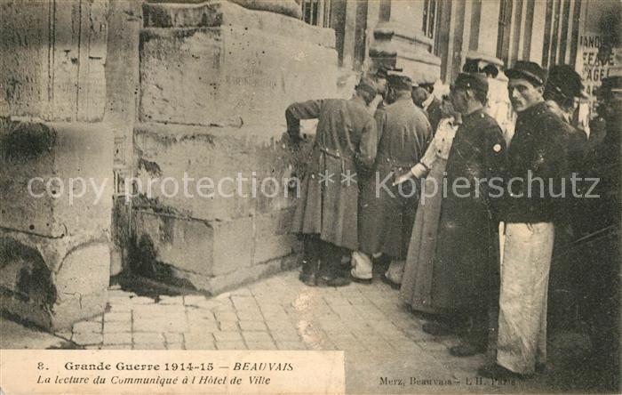 Beauvais 60 La lecture du Communique a l Hotel de Ville